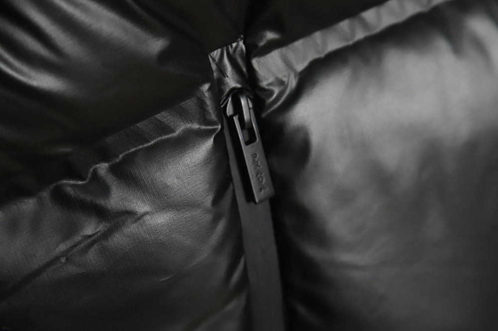 Pra*a 21fw red stripe logo down jacket