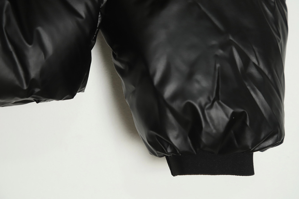 Pra*a 21fw red stripe logo down jacket