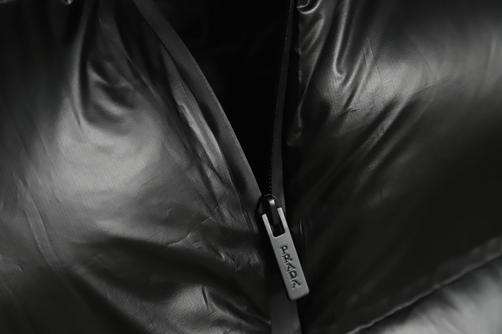 Pra*a red stripe logo down vest