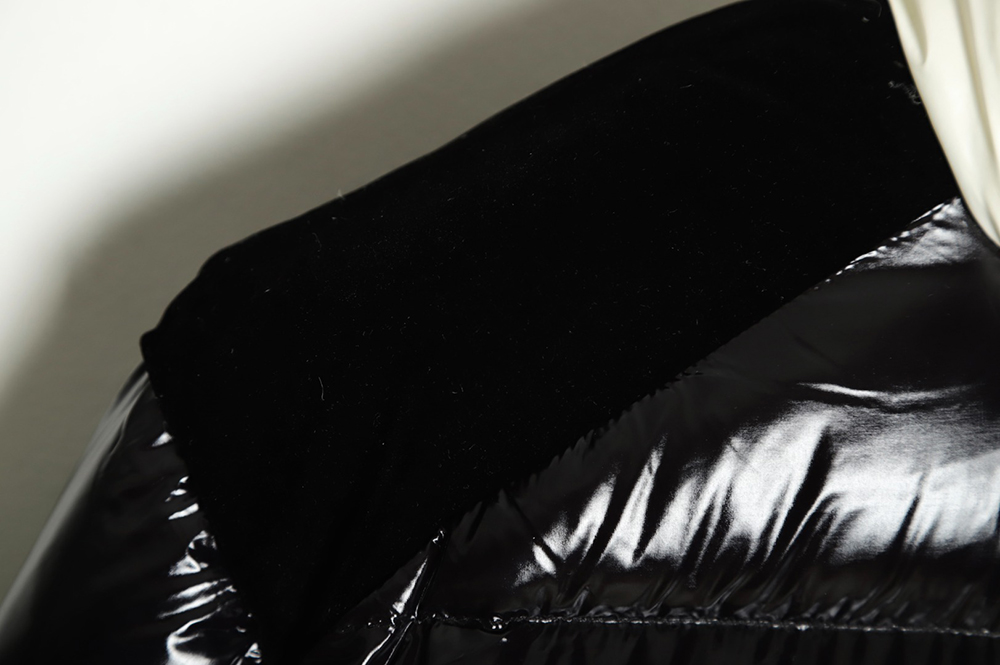 Moncler arm logo logo stand collar quilted short down jacket