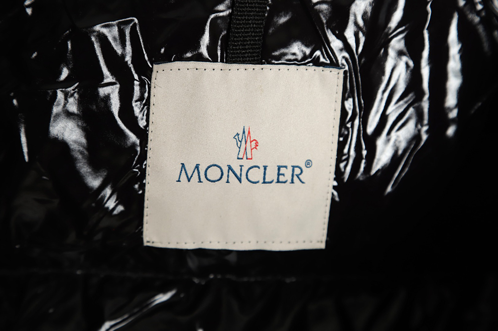 Moncler arm logo logo stand collar quilted short down jacket