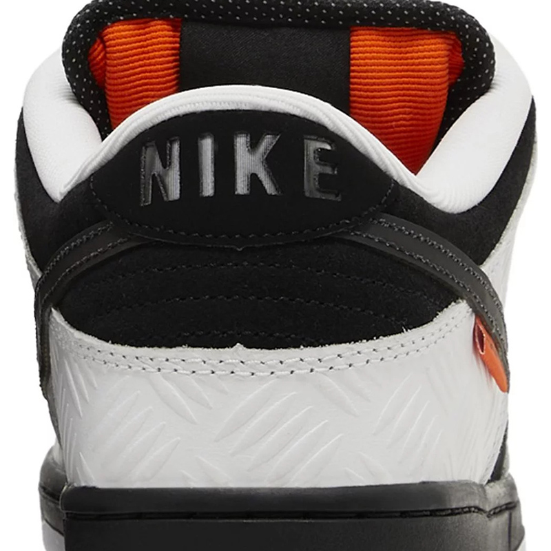 TIGHTBOOTH x Dunk Low SB