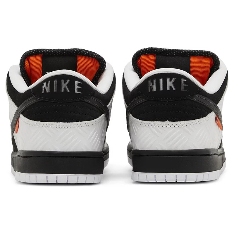 TIGHTBOOTH x Dunk Low SB