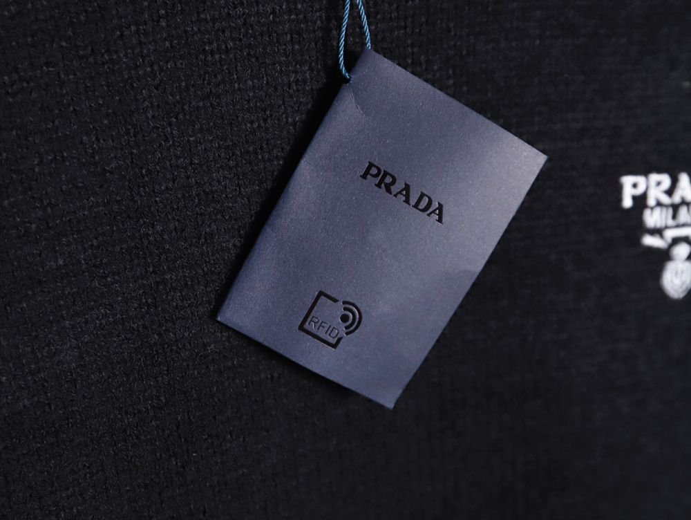 Pra*a 23fw machine embroidered lettering crew neck sweater