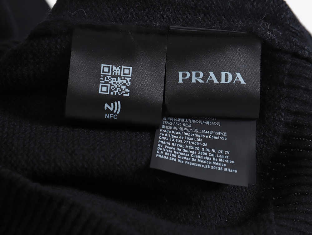 Pra*a 23fw machine embroidered lettering crew neck sweater