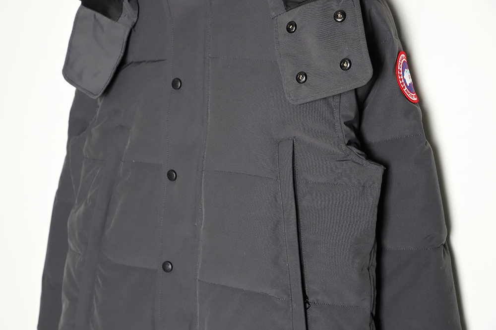 Can*a Go*e wyndham unisex parker down jacket