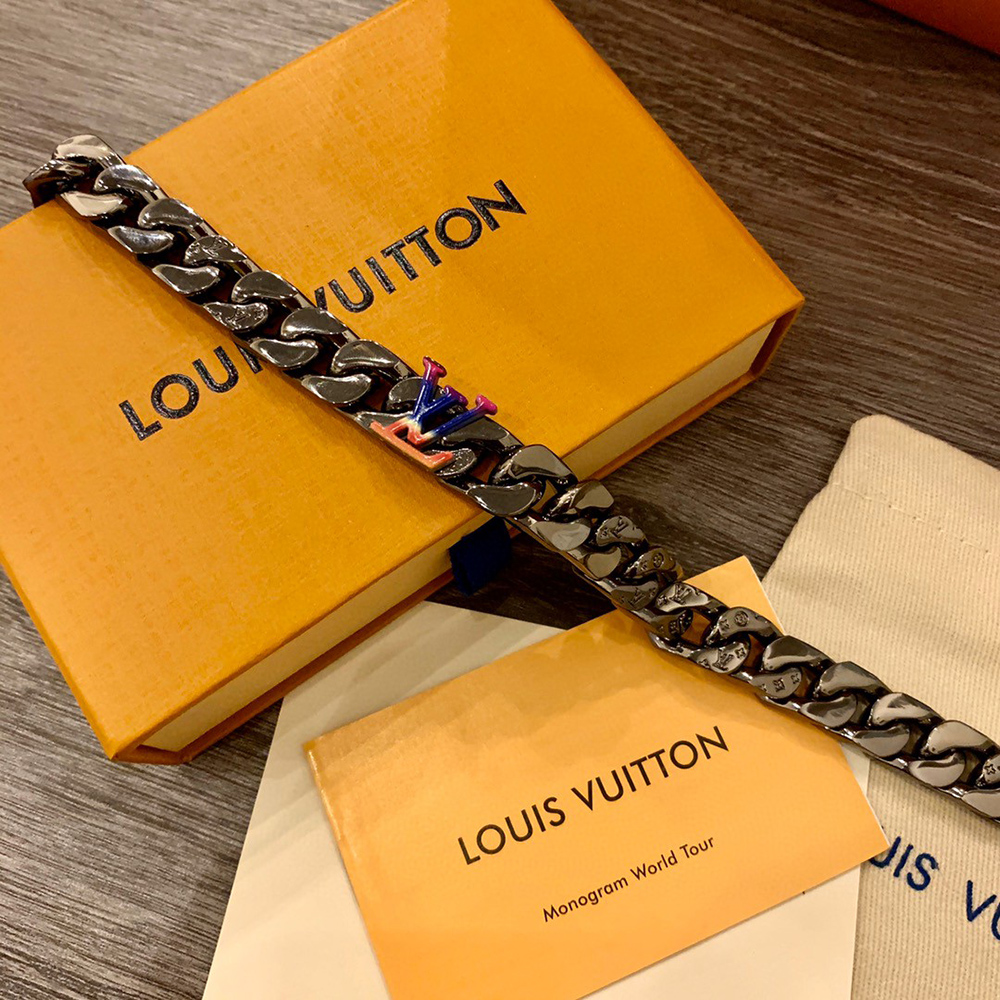 l0*is V*t0n necklaces en1854