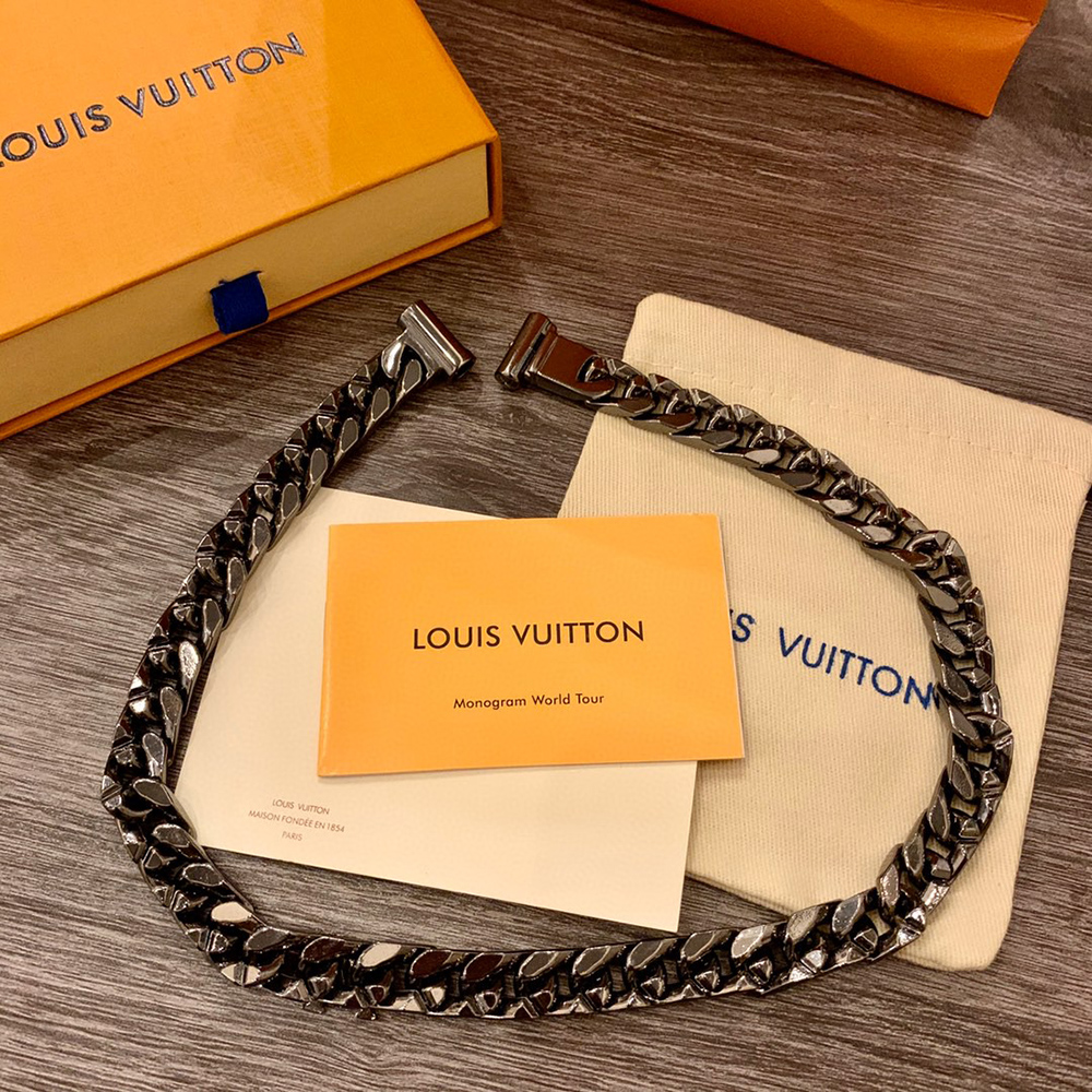 l0*is V*t0n necklaces en1854