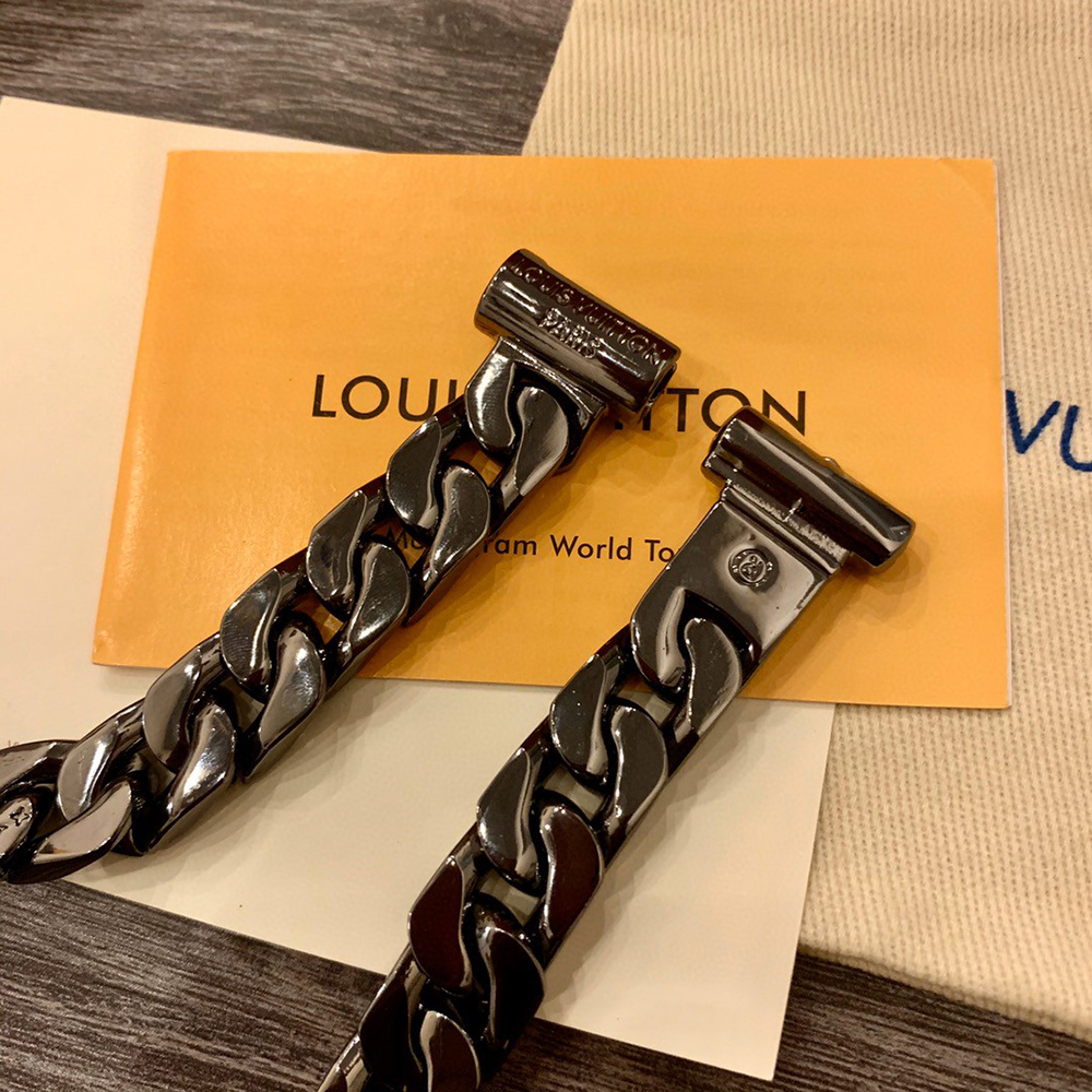 l0*is V*t0n necklaces en1854