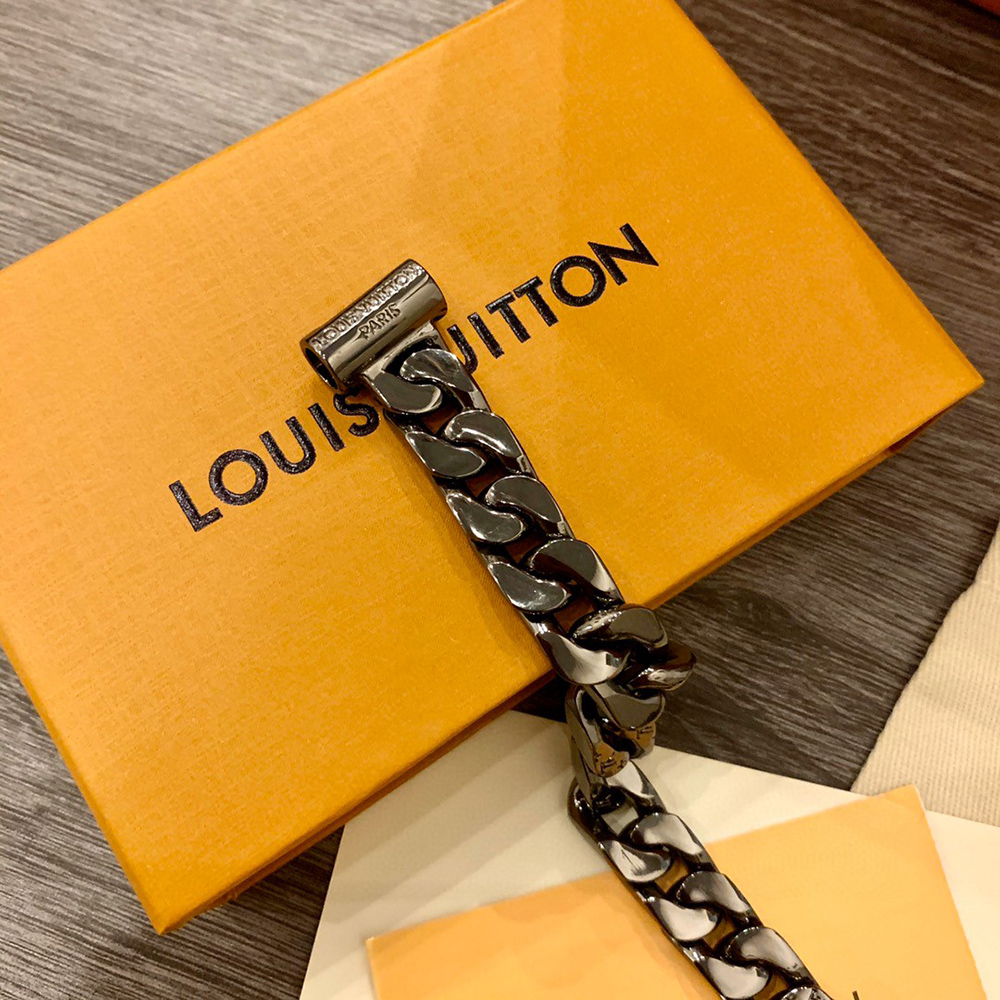 l0*is V*t0n necklaces en1854