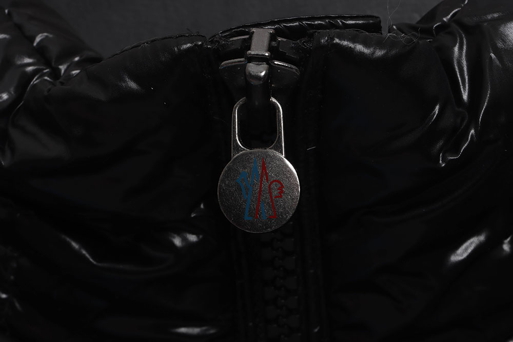 moncler solid color arm pocket down jacket