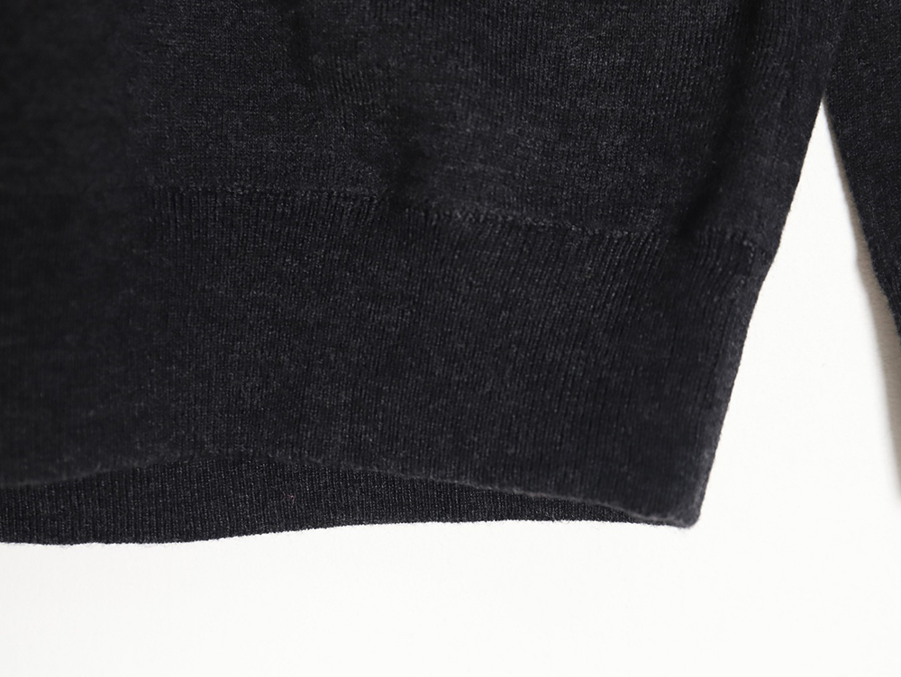 l0*is V*t0n logo print crew neck sweater