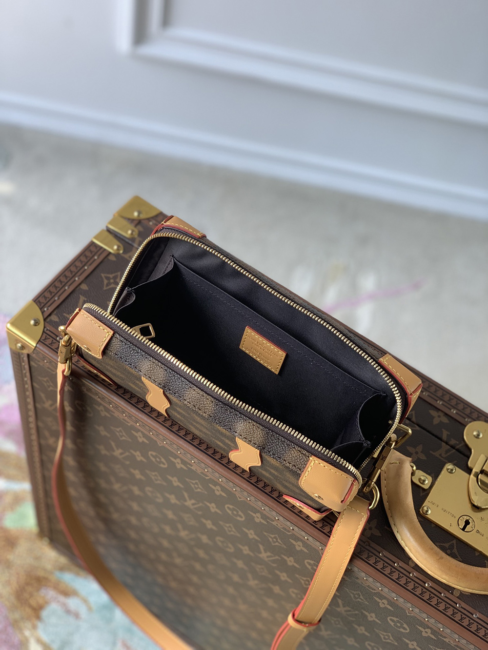 l0*is V*t0n bags m81580 22.5*14*5cm