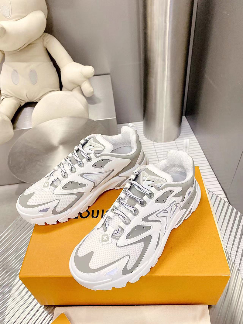 l0*is V*t0n runner tatic white