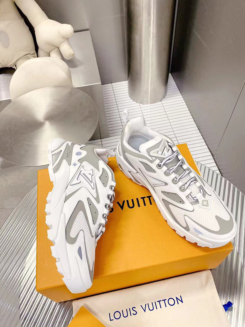 l0*is V*t0n runner tatic white