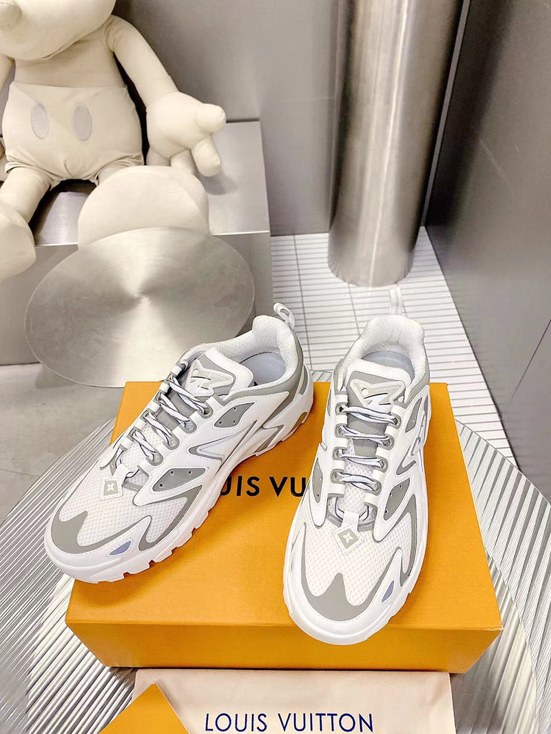 l0*is V*t0n runner tatic white