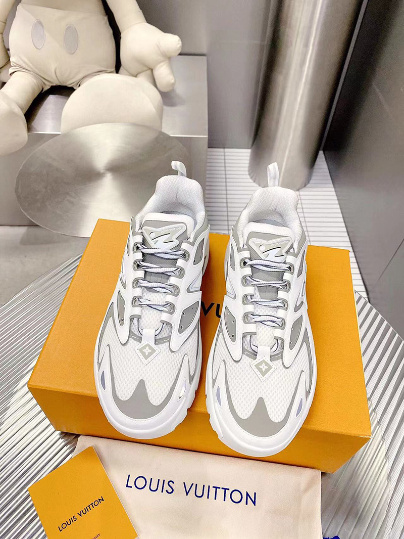 l0*is V*t0n runner tatic white