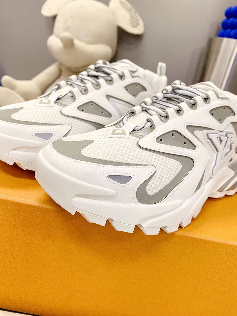 l0*is V*t0n runner tatic white