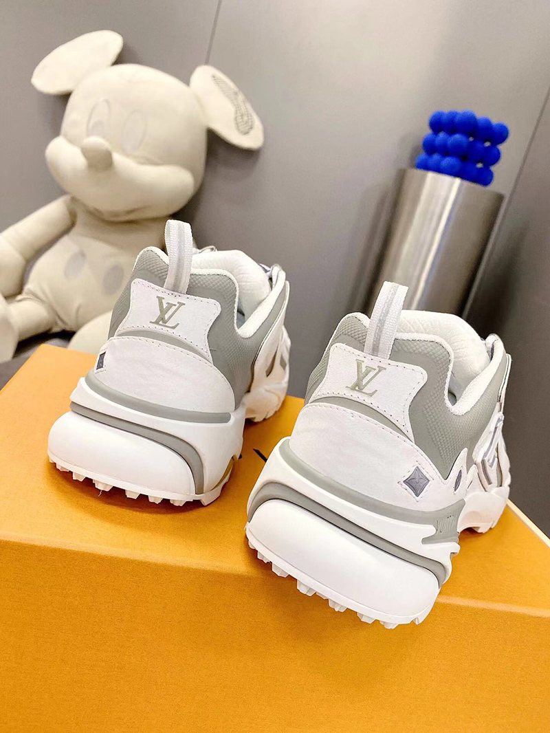 l0*is V*t0n runner tatic white