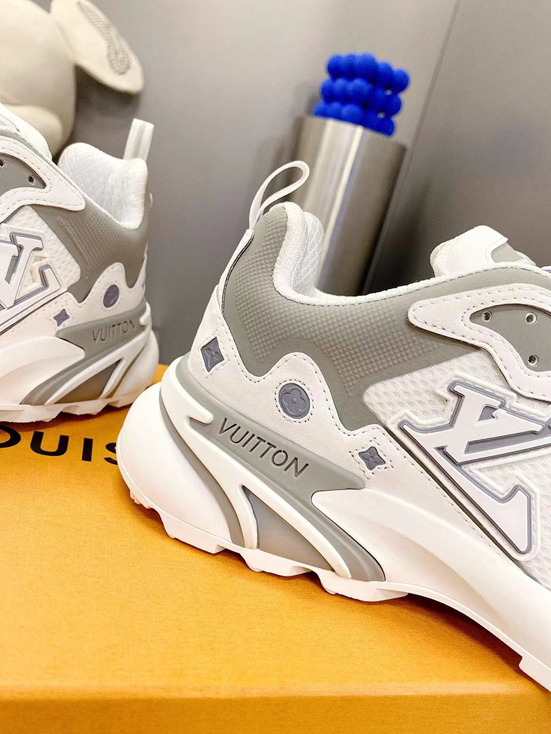 l0*is V*t0n runner tatic white