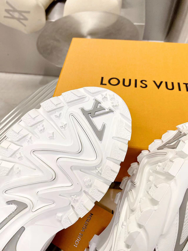 l0*is V*t0n runner tatic white