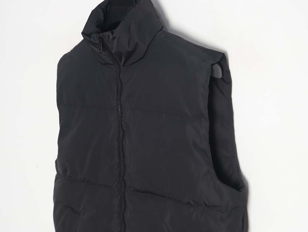 Pra*a Pra*a lightweight down vest