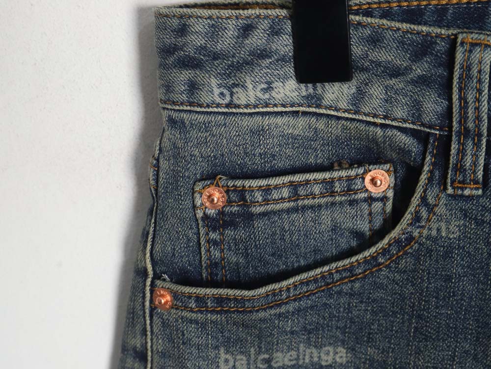 Ba*len*cia*ga Ba*len*cia*ga 23fw all-over lettering distressed washed jeans
