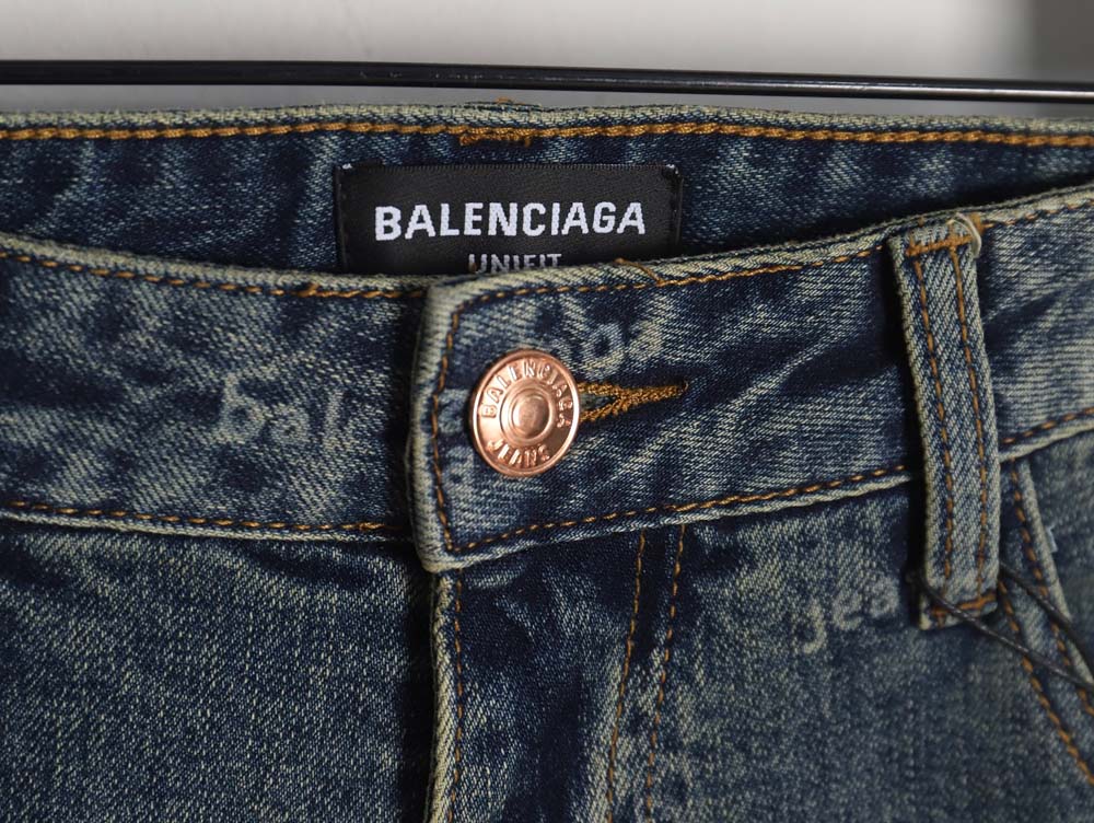 Ba*len*cia*ga Ba*len*cia*ga 23fw all-over lettering distressed washed jeans