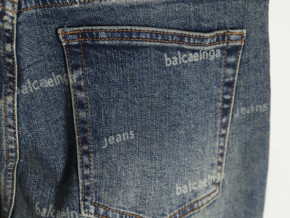 Ba*len*cia*ga Ba*len*cia*ga 23fw all-over lettering distressed washed jeans