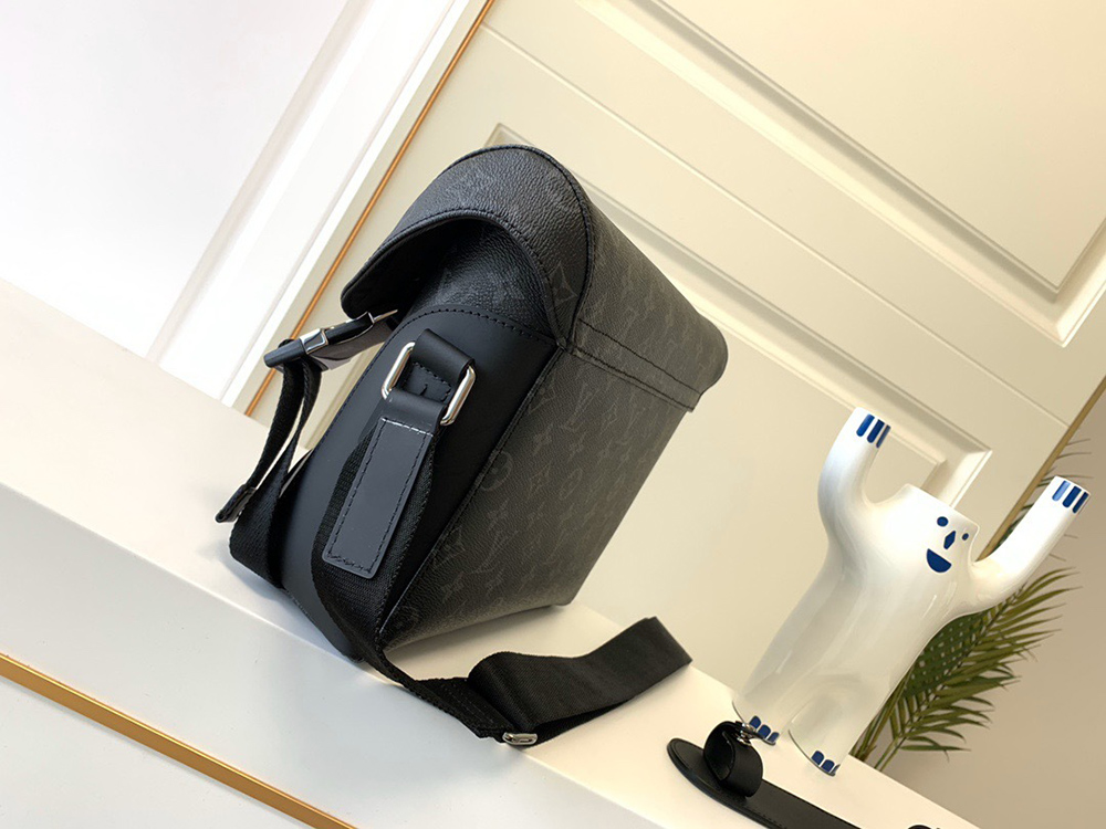 l0*is V*t0n bags m40511 32*23*9cm