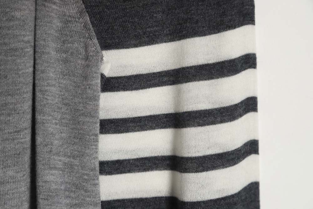 THOM BROWNE TB 23FW fine wool crew neck sweater (off-white)