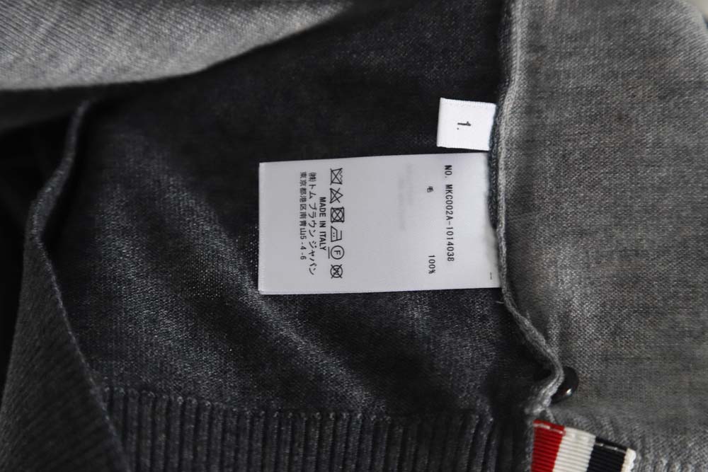 THOM BROWNE TB 23FW fine wool crew neck sweater (off-white)