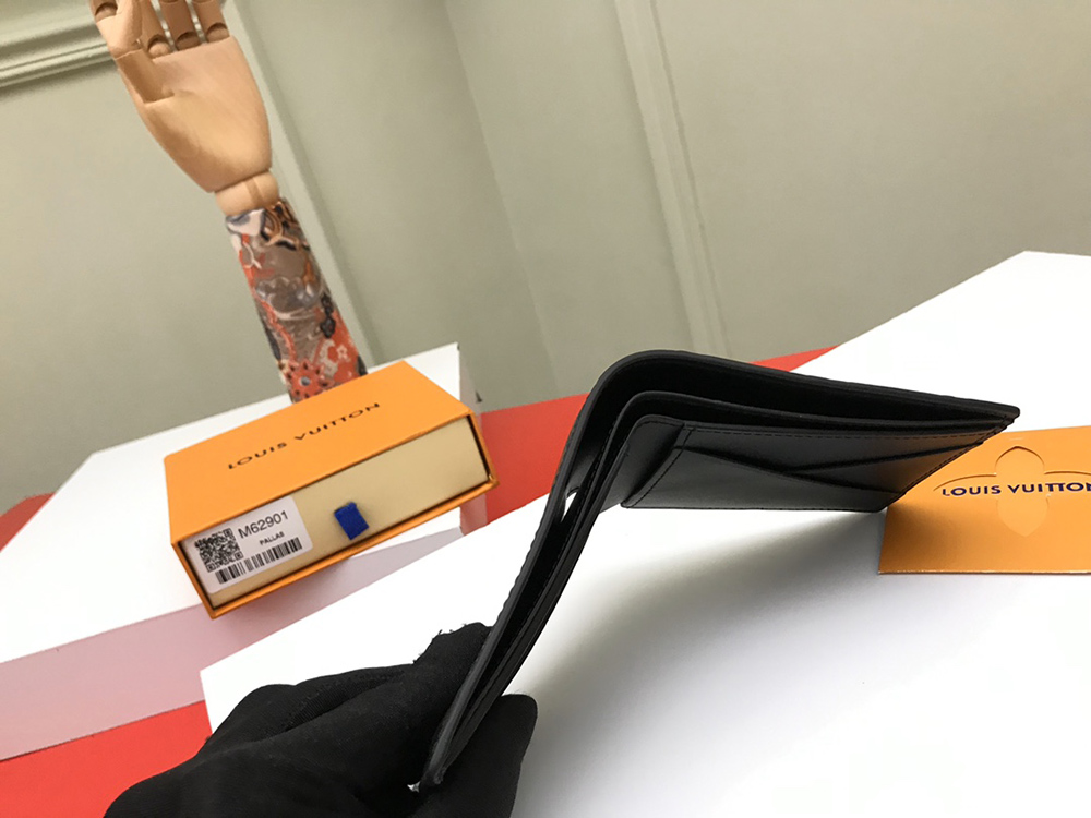 l0*is V*t0n wallets m62901 11.5*9*1.5cm