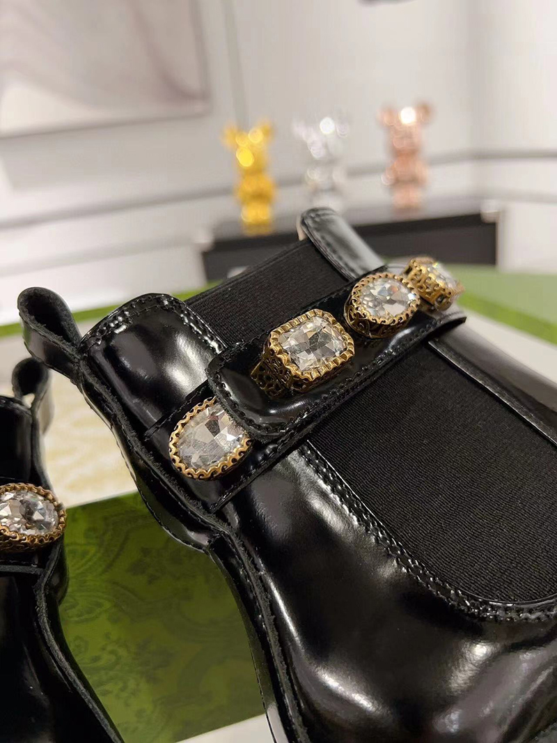 G*u*i leather ankle boot with belt