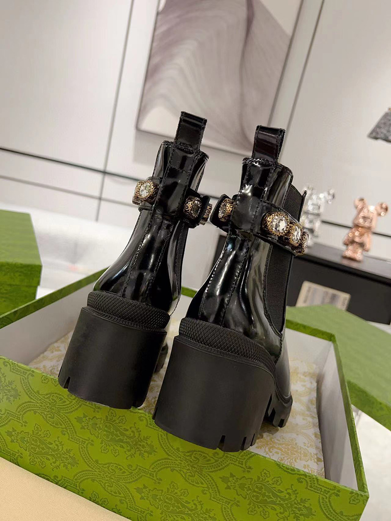 G*u*i leather ankle boot with belt