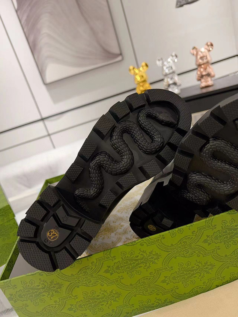 G*u*i leather ankle boot with belt