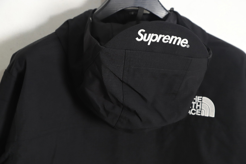 the nor*h f**e x S*p*e color block long sleeve hooded jacket