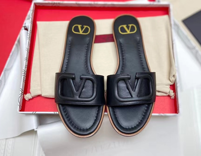 VALENTINO GARAVANI Wo Garavani Vlogo Leather Slide Sandals - Black