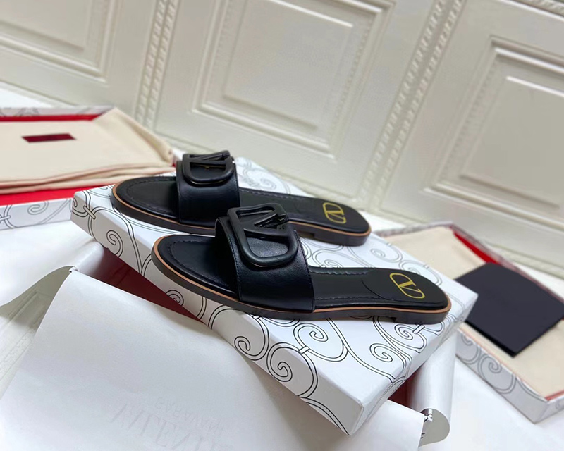 VALENTINO GARAVANI Wo Garavani Vlogo Leather Slide Sandals - Black