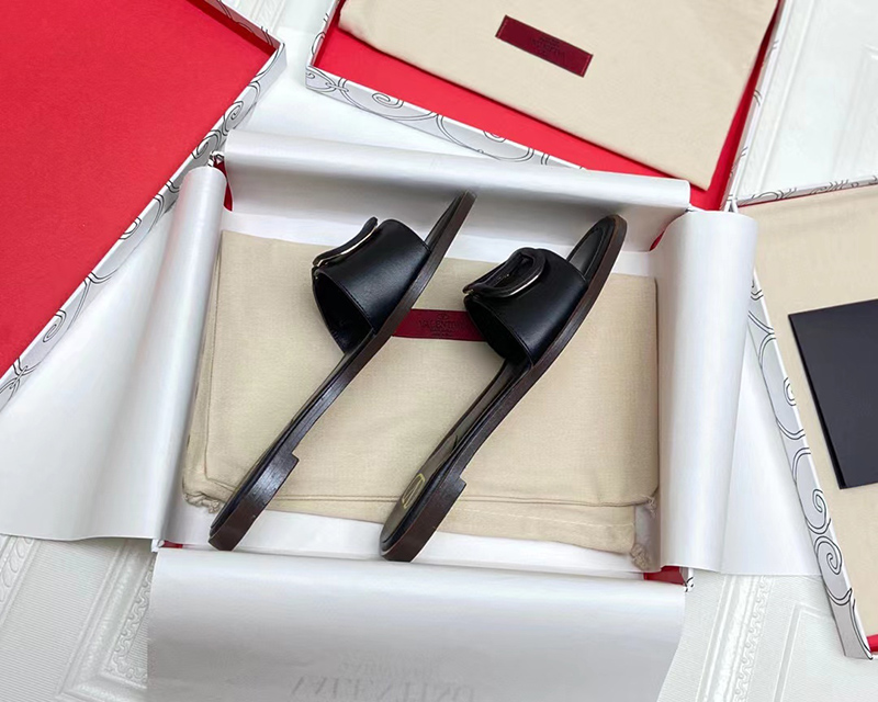 VALENTINO GARAVANI Wo Garavani Vlogo Leather Slide Sandals - Black