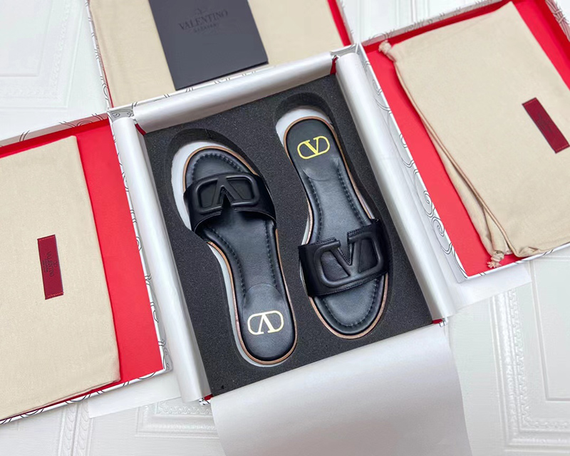 VALENTINO GARAVANI Wo Garavani Vlogo Leather Slide Sandals - Black