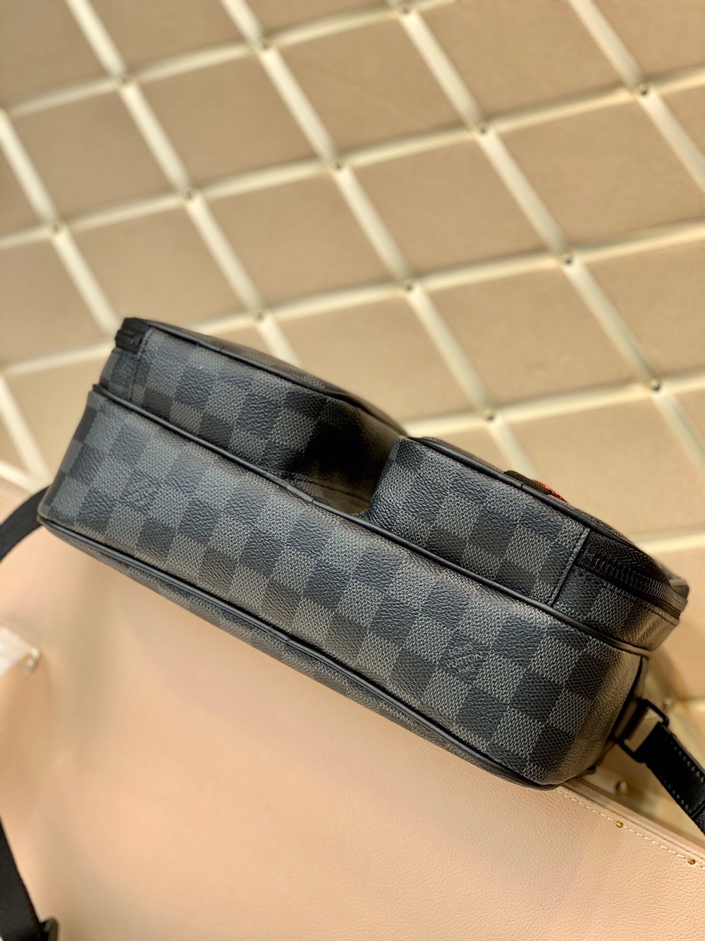 l0*is V*t0n bags n40280 27*16.5*10.5cm