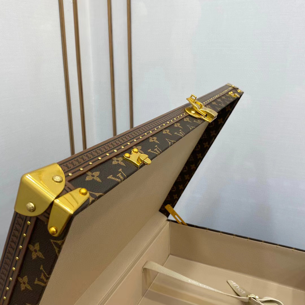 l0*is V*t0n bags m21325