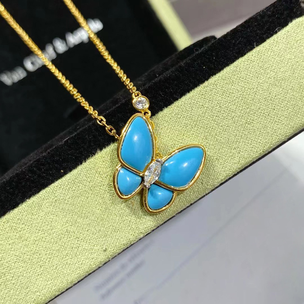 V*N CL*F & arpel butterfly necklaces