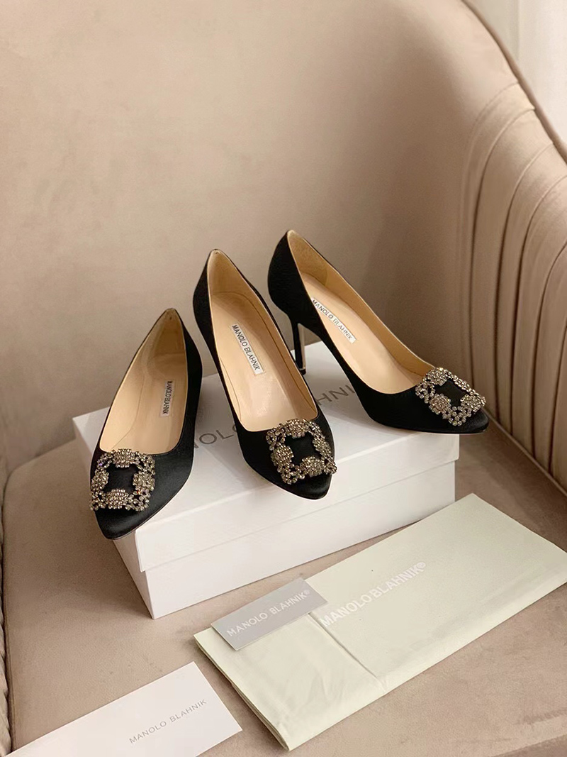 MANOLO BLAHNIK Hangisi Satin Pumps