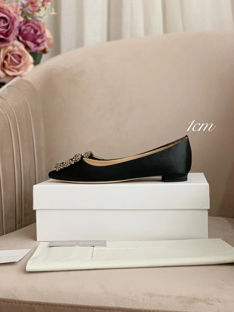 MANOLO BLAHNIK Hangisi Satin Pumps