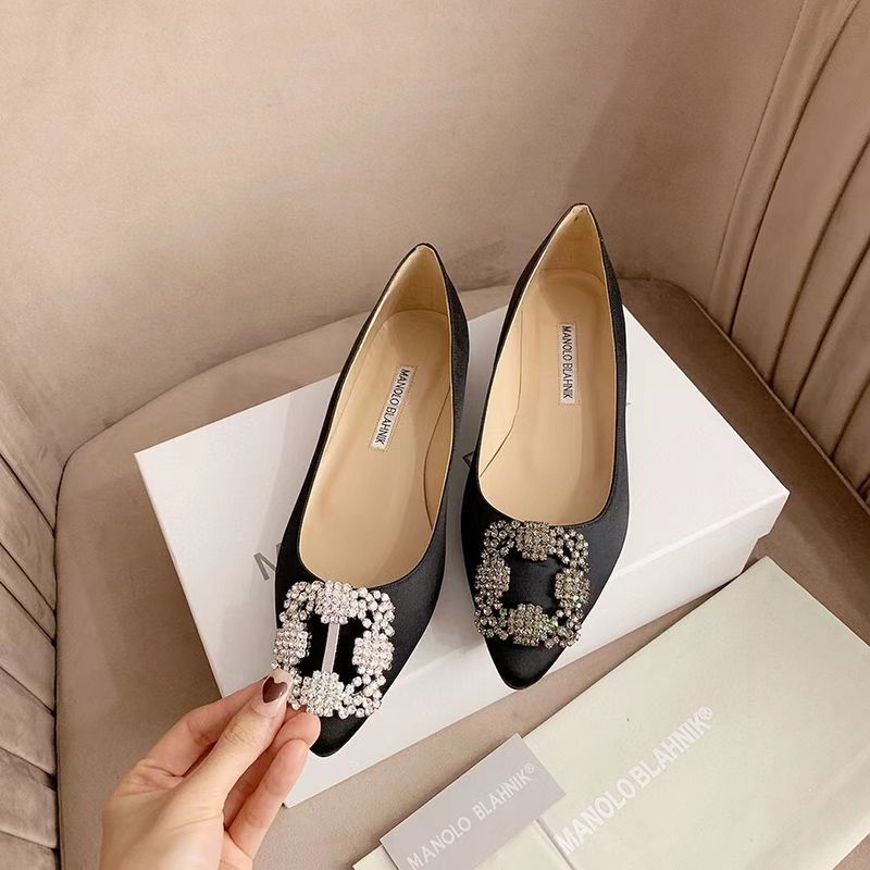 MANOLO BLAHNIK Hangisi Satin Pumps