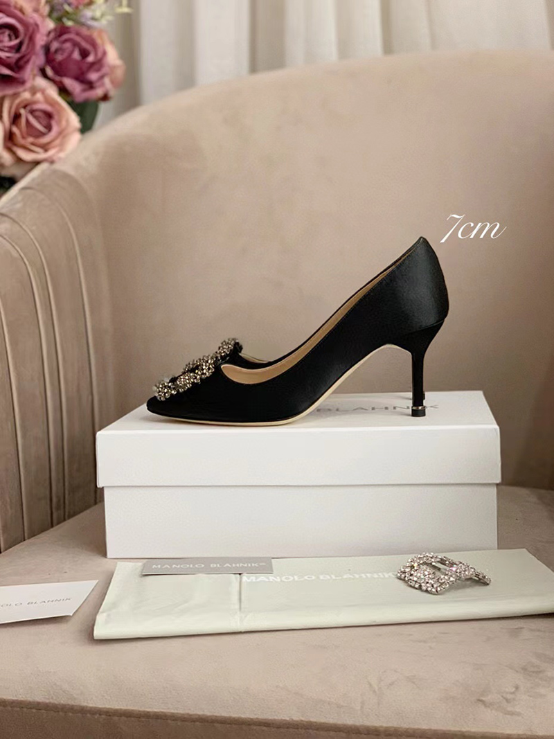 MANOLO BLAHNIK Hangisi Satin Pumps