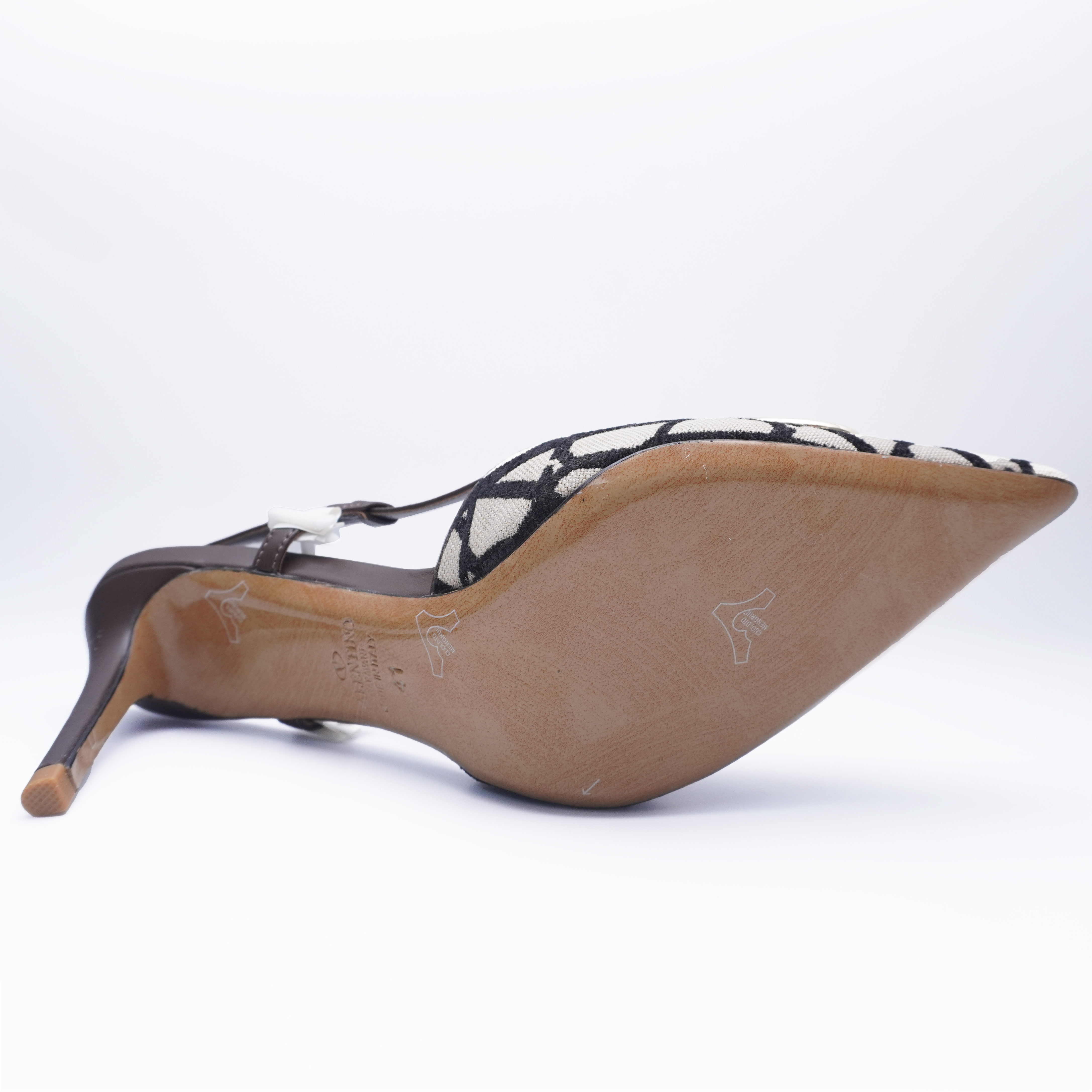 VALENTINO GARAVANI VLogo Signature Pumps