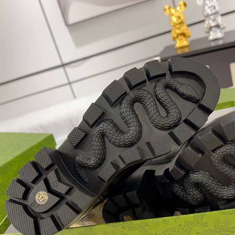 G*u*i trip leather logo-strap chelsea boots